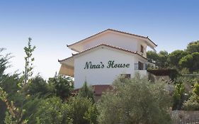Nina'S House